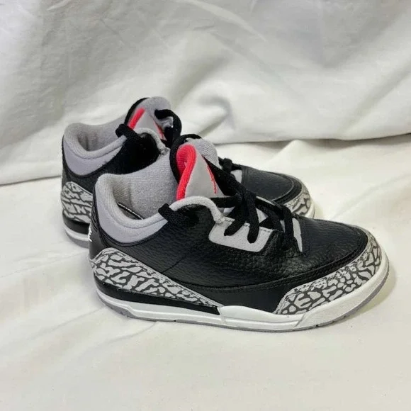 Air Jordan 3 Retro Youth Size‎ 10C Black Red Lace Up Boys - Picture 3 of 5